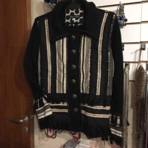 Campera artesanal con impresionante diseño,tejida para media estación